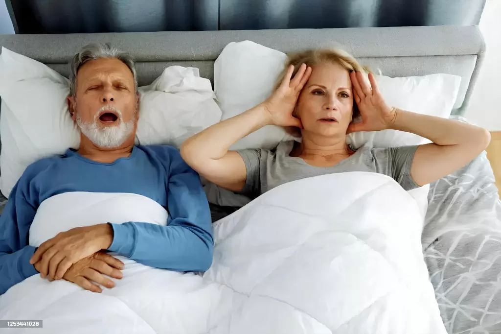 Ronco afeta o relacionamento do casal