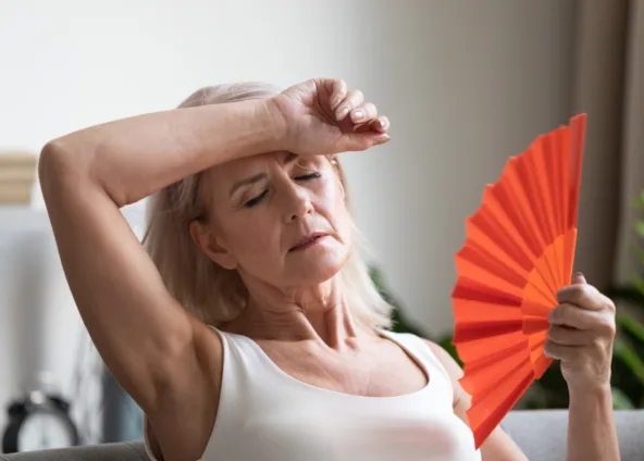 Menopausa: por que o sono piora e o ronco pode surgir
