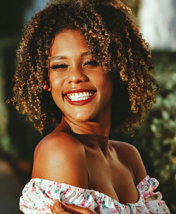 Dente amarelado: o que causa e como recuperar a cor do seu sorriso